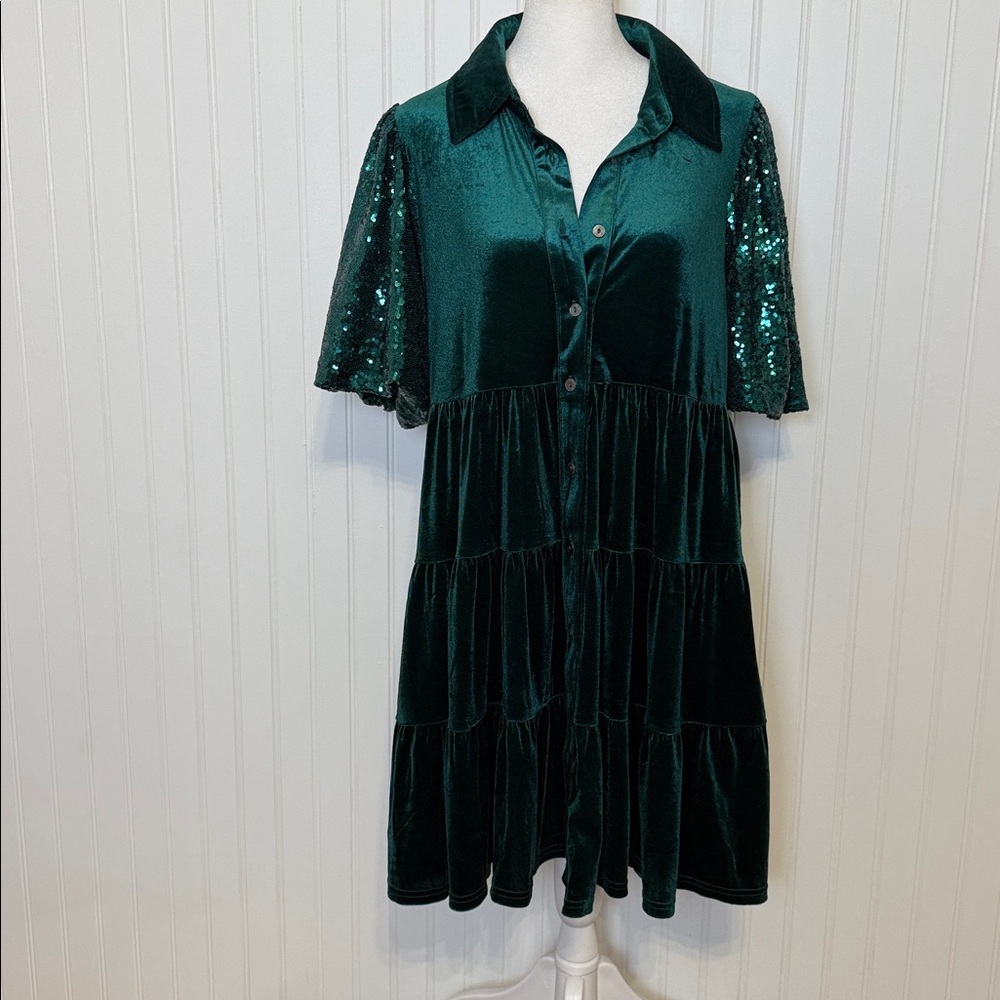 NEW | Entro green Velvet puffy sleeves dress